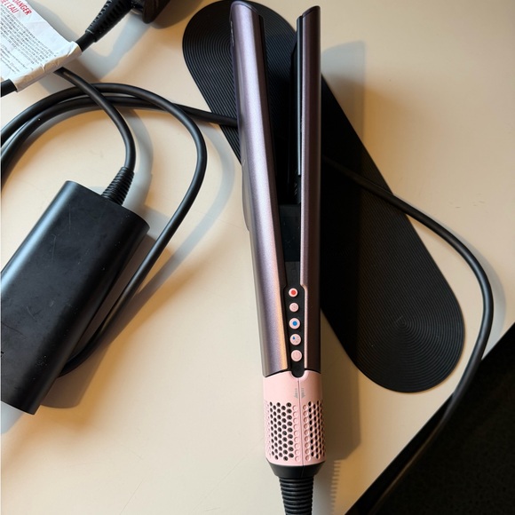 Dyson Other - Dyson Airstraight